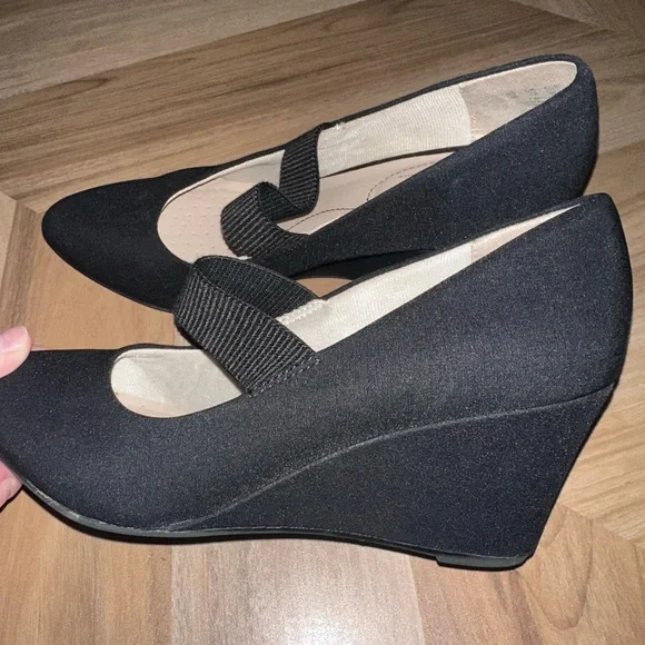 Life Stride Women's Black Wedges with Strap - Picture 2 of 5